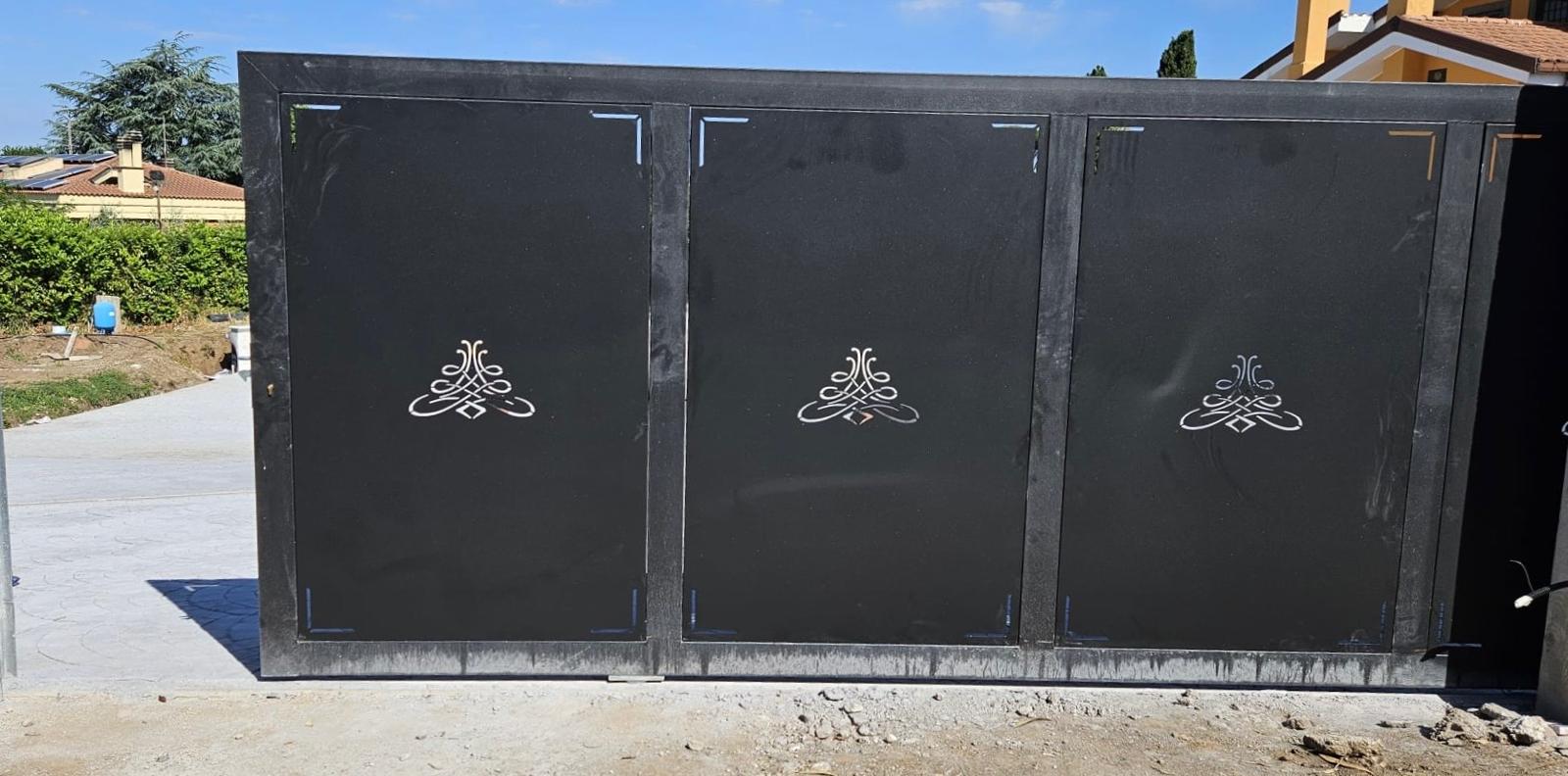 Cancelli con incisioni